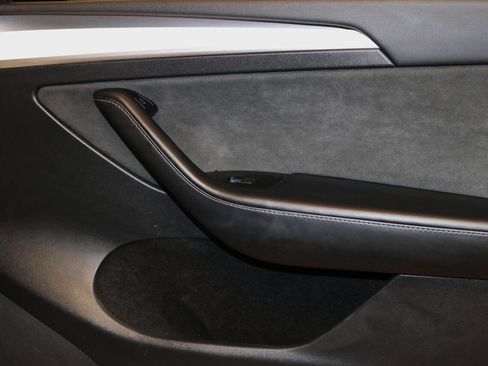 Used 2023 Tesla Model Y Long Range AWD/4WD image 59