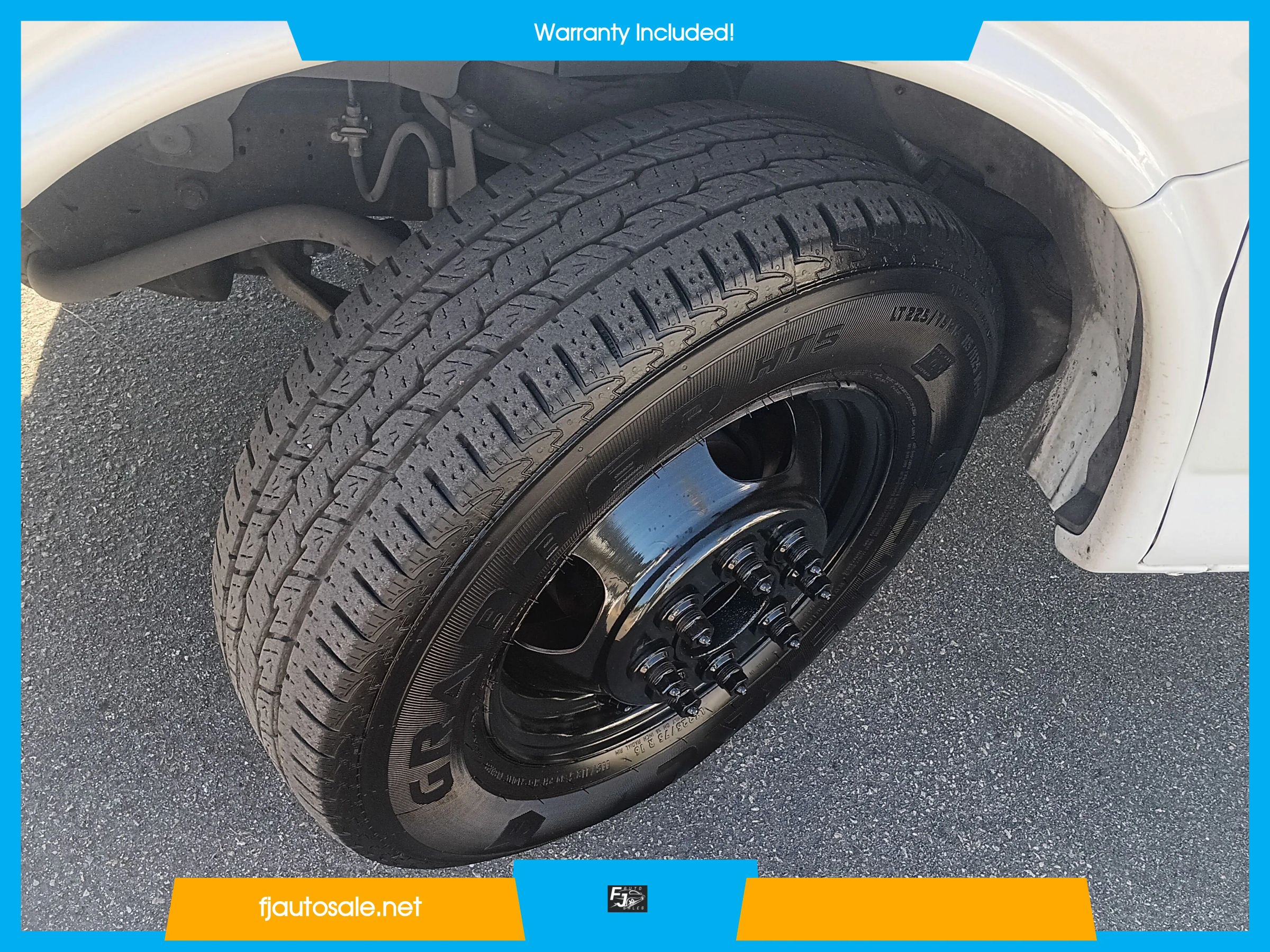 Used 2018 Chevrolet Express 3500 w/ Chrome Appearance Package RWD image 19