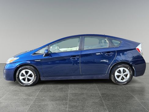 Used 2015 Toyota Prius Four image 4