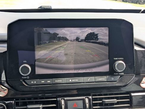Used 2024 Nissan Pathfinder SV FWD image 29