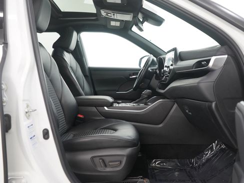 Used 2022 Toyota Highlander XSE image 10