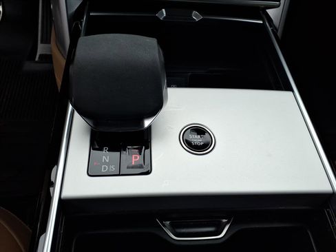 Certified 2024 Land Rover Range Rover SE image 13