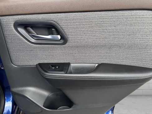 Used 2022 Nissan Rogue SV AWD/4WD image 17