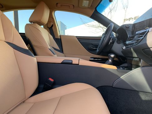 Used 2025 Lexus ES 350 w/ Premium Package image 35