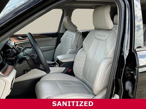 Used 2022 Jeep Grand Cherokee Summit w/ Luxury Tech Group V AWD/4WD image 21