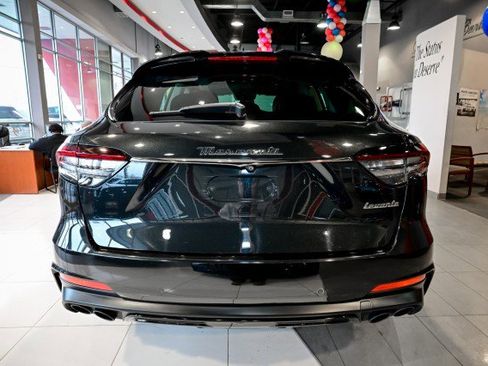 Used 2022 Maserati Levante Modena image 7