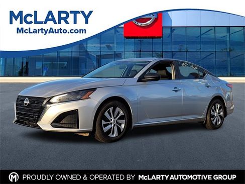 Used 2025 Nissan Altima 2.5 S image 1