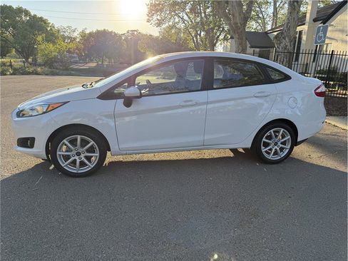 Used 2019 Ford Fiesta SE FWD image 4
