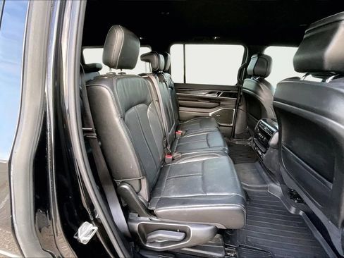 Used 2023 Jeep Wagoneer 4WD image 29