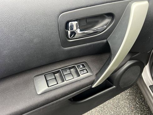 Used 2012 Nissan Rogue SV w/ Premium Pkg image 17