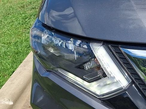 Used 2017 Nissan Rogue S AWD/4WD image 9