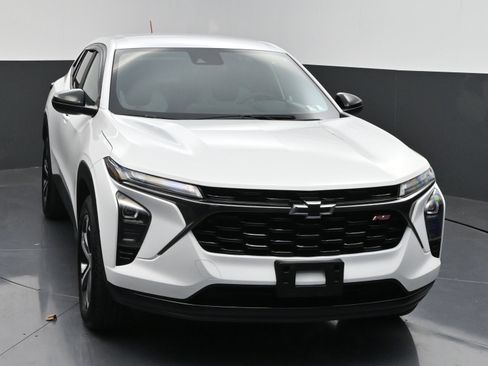 Certified 2024 Chevrolet Trax RS w/ Driver Confidence Package FWD image 2