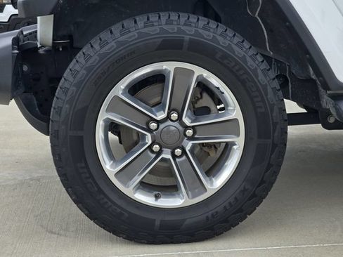 Used 2019 Jeep Wrangler Unlimited Sahara AWD/4WD image 11