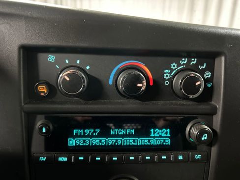 Used 2024 GMC Savana 2500 Work Van w/ Driver Convenience Package image 18