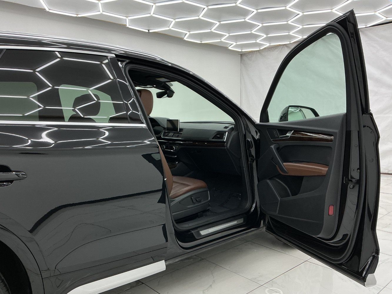 Used 2020 Audi Q5 2.0T Premium Plus w/ Premium Plus Package AWD/4WD image 17