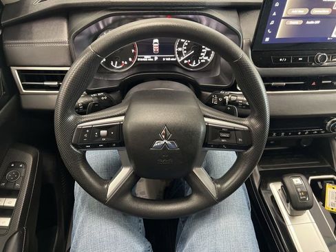 Used 2025 Mitsubishi Outlander ES AWD/4WD image 15
