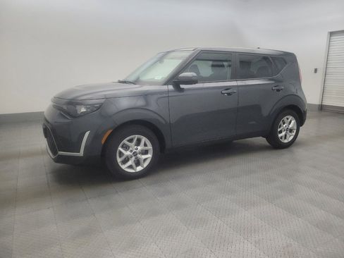 Used 2025 Kia Soul LX image 2