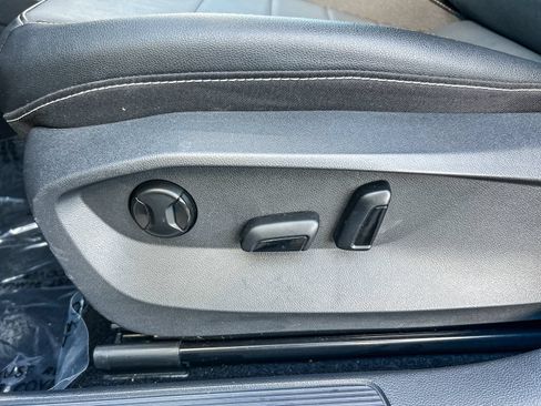 Certified 2023 Volkswagen Taos SE w/ Panoramic Sunroof Package FWD image 22