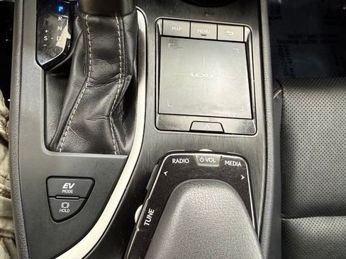 Used 2022 Lexus UX 250h w/ Luxury Package AWD/4WD image 39