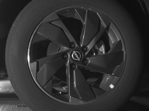 Used 2025 Nissan Rogue SV image 15