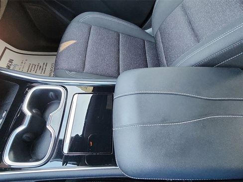 Used 2024 Chevrolet Traverse LT image 25