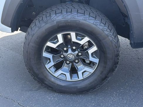 Used 2023 Toyota Tacoma TRD Off-Road w/ Technology Package AWD/4WD image 9