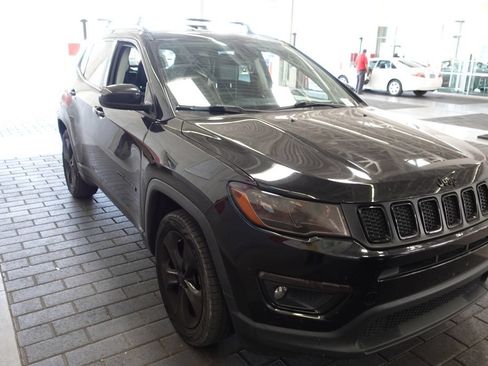 Used 2019 Jeep Compass Latitude FWD image 1
