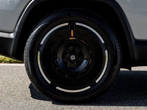 Used 2025 Rivian R1S Adventure image 11