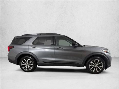 Used 2025 Ford Explorer ST-Line AWD/4WD image 2