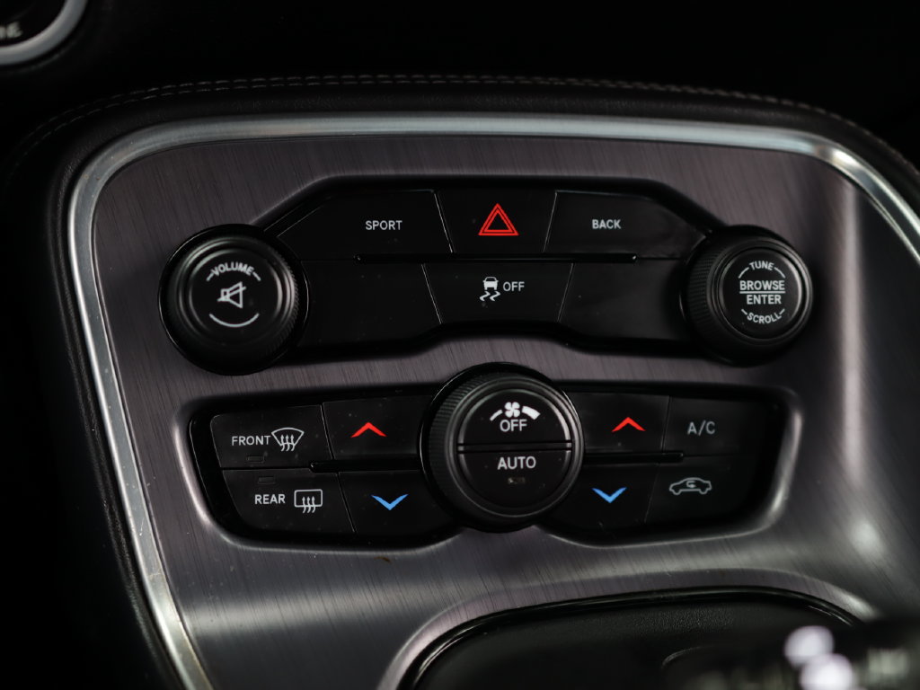 Used 2016 Dodge Challenger SXT RWD image 14