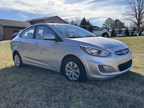 Used 2017 Hyundai Accent SE image 5