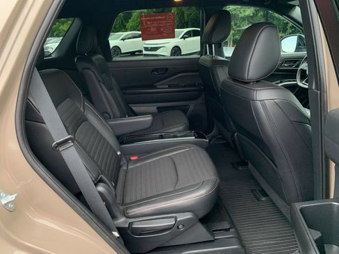 Used 2024 Nissan Pathfinder Rock Creek AWD/4WD image 30