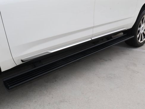 Used 2022 Cadillac Escalade ESV Premium Luxury Platinum RWD image 14