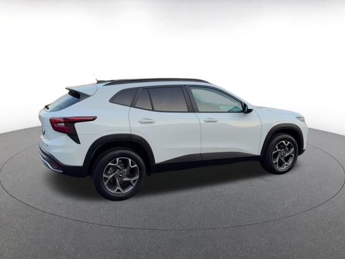 Used 2025 Chevrolet Trax LT w/ LT Convenience Package image 15