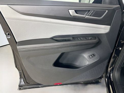 Used 2024 Volkswagen Atlas Peak Edition SEL AWD/4WD image 17