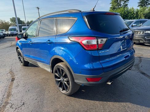 Used 2018 Ford Escape SE w/ SE Sport Appearance Package AWD/4WD image 3