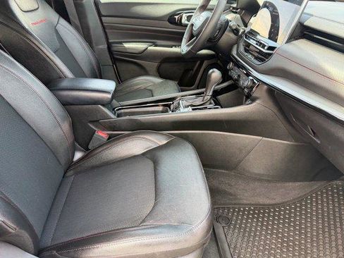 Used 2025 Jeep Compass Trailhawk AWD/4WD image 12
