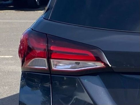 Used 2022 Chevrolet Equinox Premier image 17