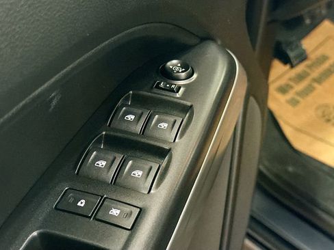 Used 2017 Chevrolet Colorado LT w/ LT Convenience Package image 18