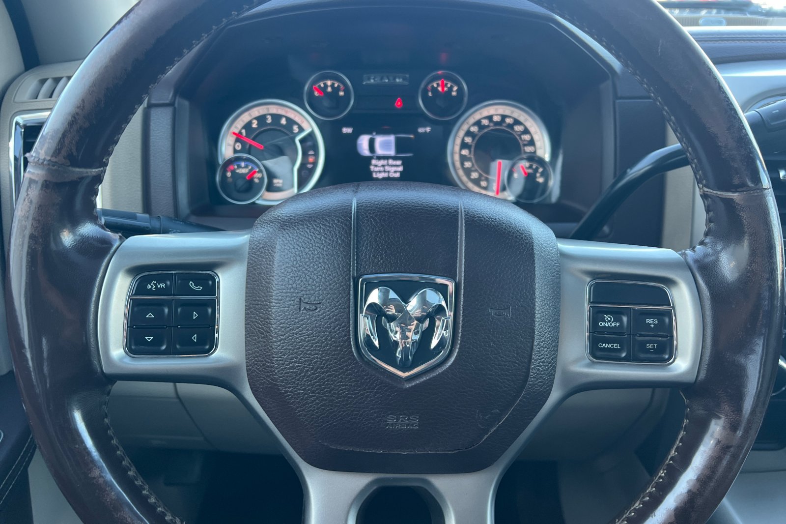 Used 2014 RAM 3500 Laramie w/ Convenience Group AWD/4WD image 23