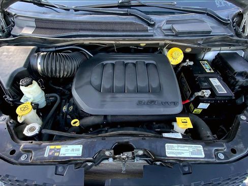 Used 2019 Dodge Grand Caravan SE w/ UConnect Hands-Free Group image 27