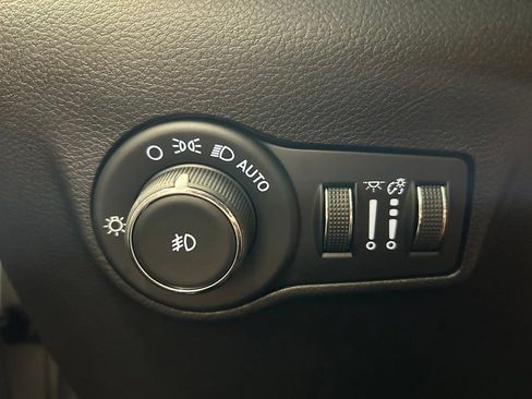 Used 2023 Jeep Compass Latitude AWD/4WD image 7