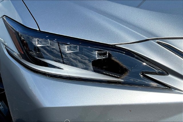 Used 2023 Lexus ES 350 F Sport w/ Accessory Package (Z2) FWD image 32