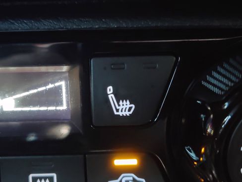 Used 2026 Nissan Kicks SV w/ Cold Weather Package FWD image 3