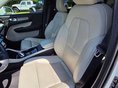 Used 2024 Volvo XC40 B5 Plus w/ Protection Package Premier AWD/4WD image 2