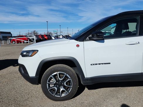 Used 2024 Jeep Compass Trailhawk image 10