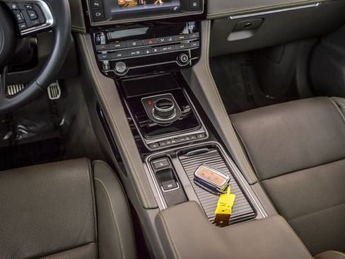 Used 2018 Jaguar F-PACE R-Sport AWD/4WD image 34