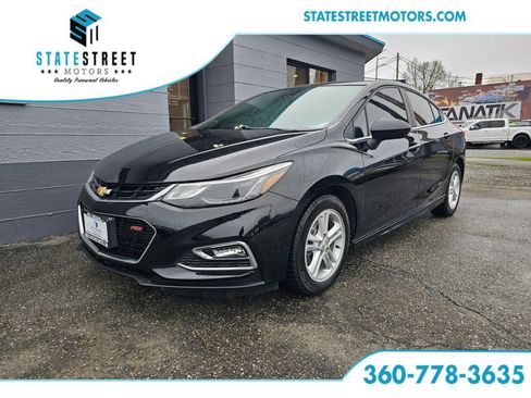 Used 2018 Chevrolet Cruze LT image 1
