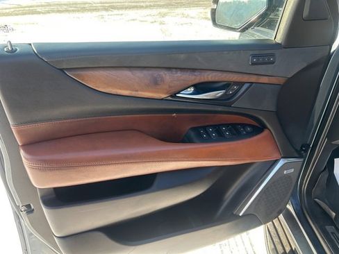 Used 2020 Cadillac Escalade Luxury image 16