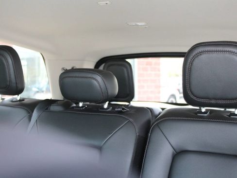 Used 2023 Lincoln Aviator AWD image 12